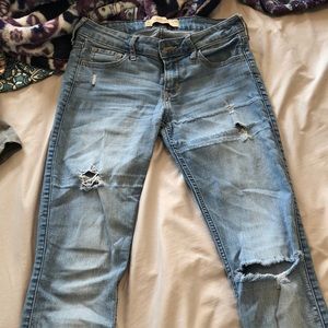Hollister 3L Ripped Jeans